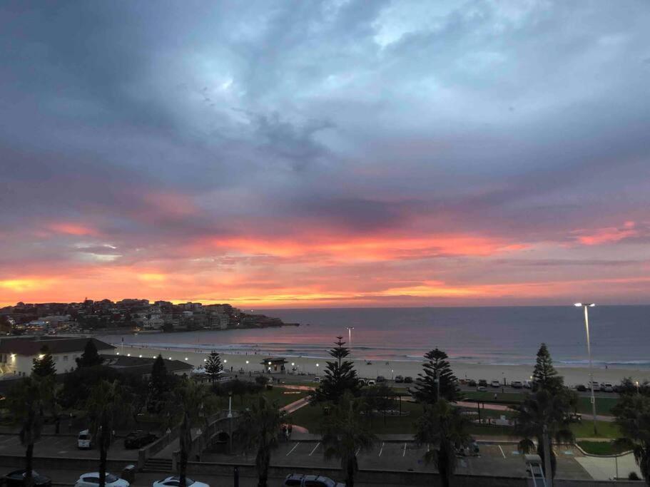 Bondi Beach Waves Beachfront Apartment Sydney Exterior foto