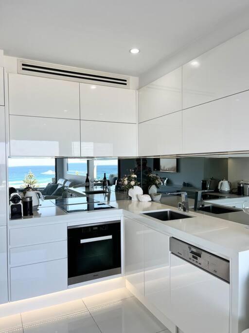 Bondi Beach Waves Beachfront Apartment Sydney Exterior foto
